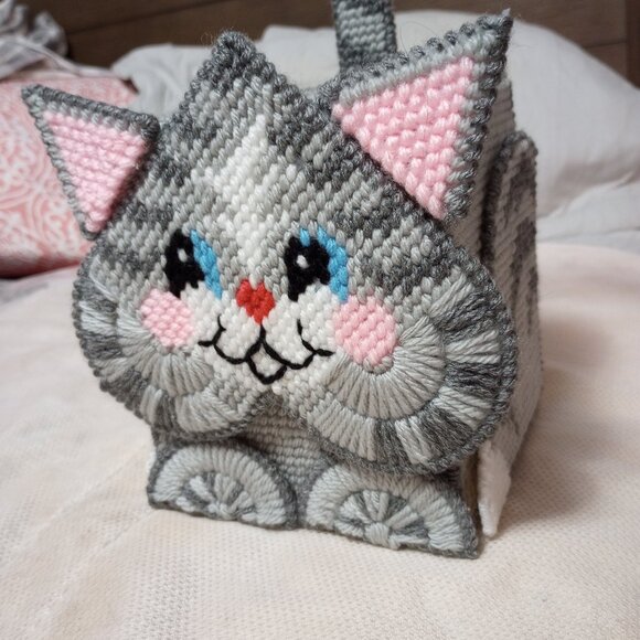 Kitten Caboodle Tissue Box Plastic Canvas - Picture 2 of 2